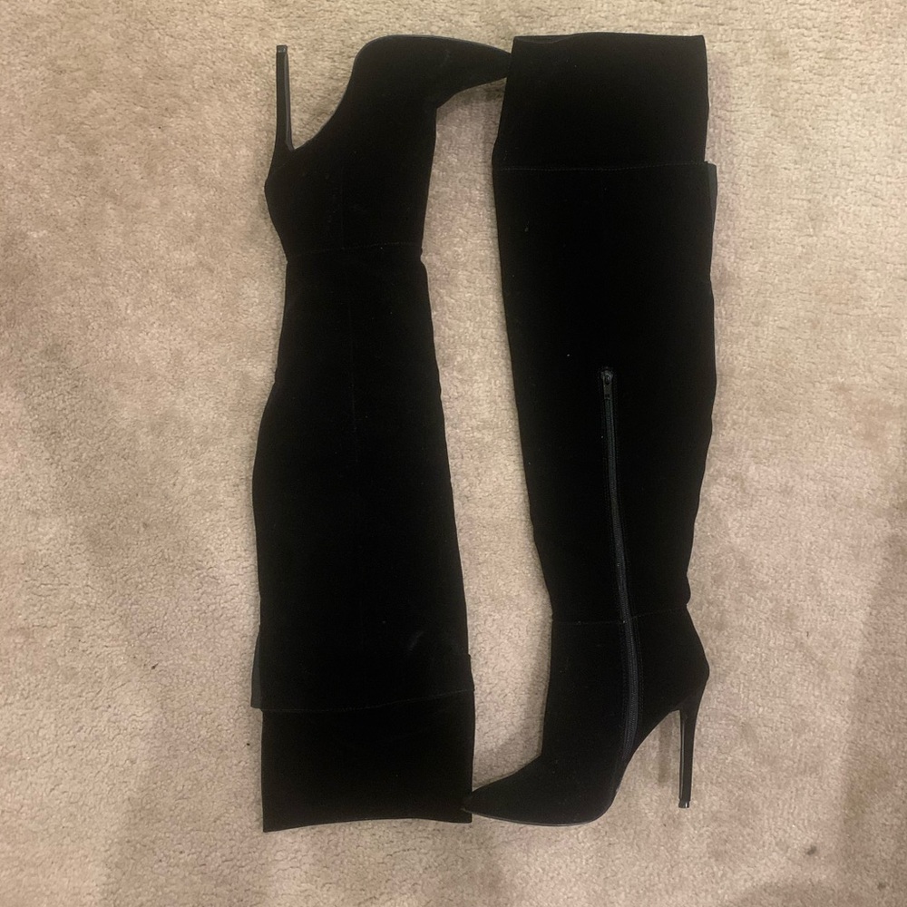 Knee high size 7 black suede boots